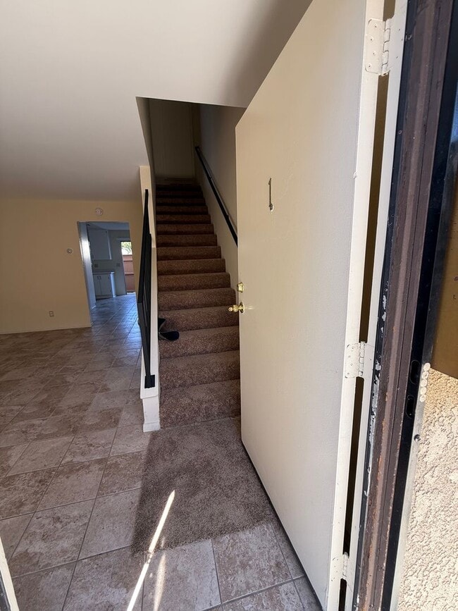 Photo - R09-011-MF Apartment