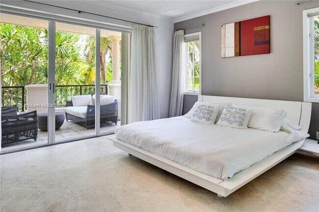 Building Photo - 19227 Fisher Island Dr
