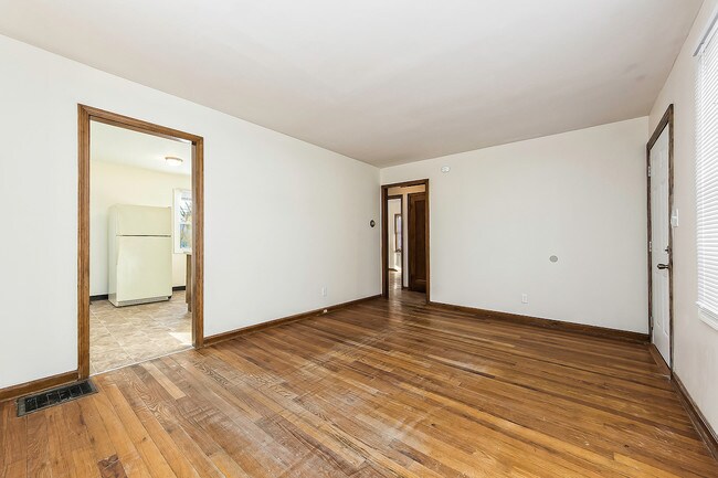 Building Photo - 1253 Pauline Ave