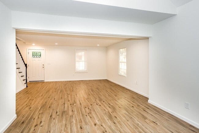 Foto del edificio - Great 4 Bedroom in Concord with First-Floo...