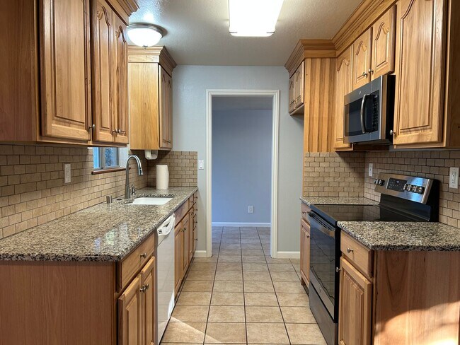 Foto del edificio - 120 Bessie Ln