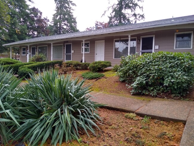 Building Photo - 320 Wilson St S