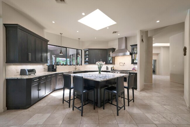 Foto del edificio - 8702 N 65th St