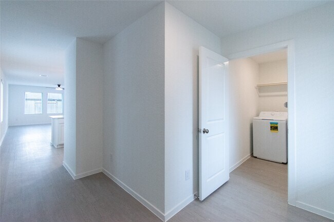 Foto del edificio - 31432 Moore Rd