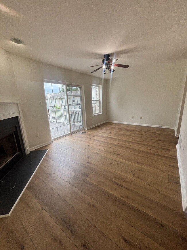 Foto del edificio - 4220 Elm Ct