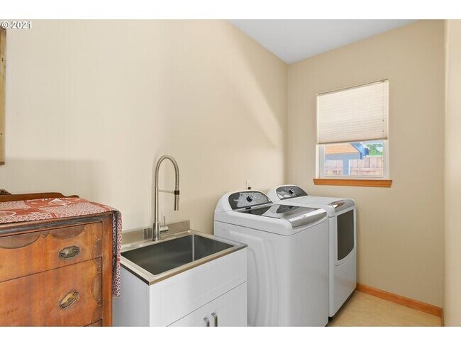 Foto del edificio - Single Level Home in Glencoe Oaks