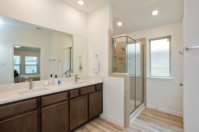 Foto del edificio - 4827 Chestnut Valley Ln