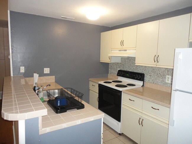 Building Photo - 176 Meadow Ridge Rd