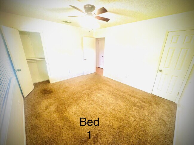 Foto del edificio - "Charming 3-Bedroom Home on Tena Street wi...