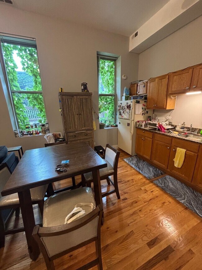 Foto del edificio - 2002 W Chicago Ave