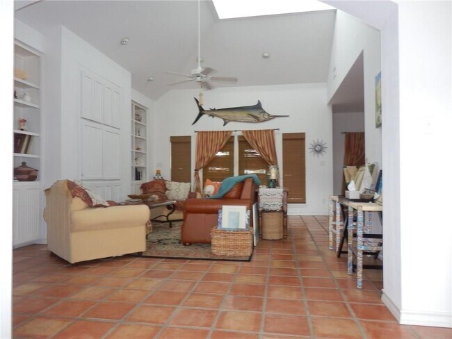 Building Photo - 256 Beachwalk Ln
