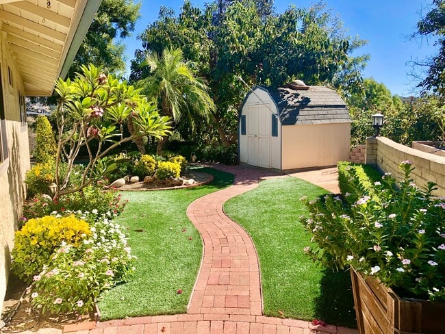 Foto del edificio - Beautiful Custom Home in Fallbrook, just m...