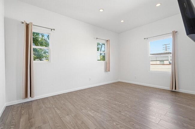 Building Photo - 455 S Rexford Dr