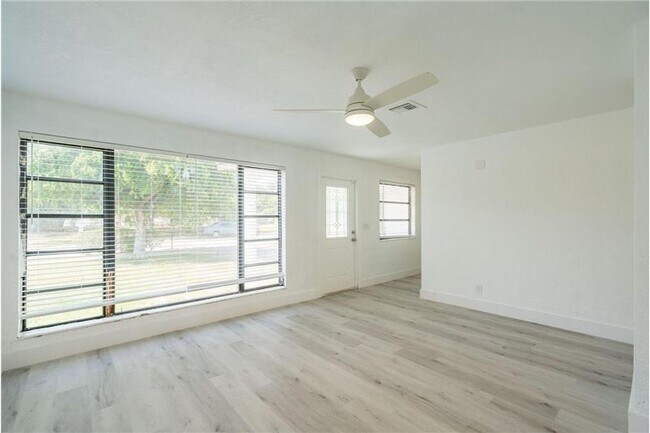 Foto del edificio - 49 NE 2nd Ave