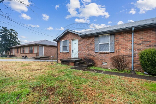 Foto del edificio - Beautifully updated 2-bedroom, 1-bath first-floor duplex in the heart of Hermitage!