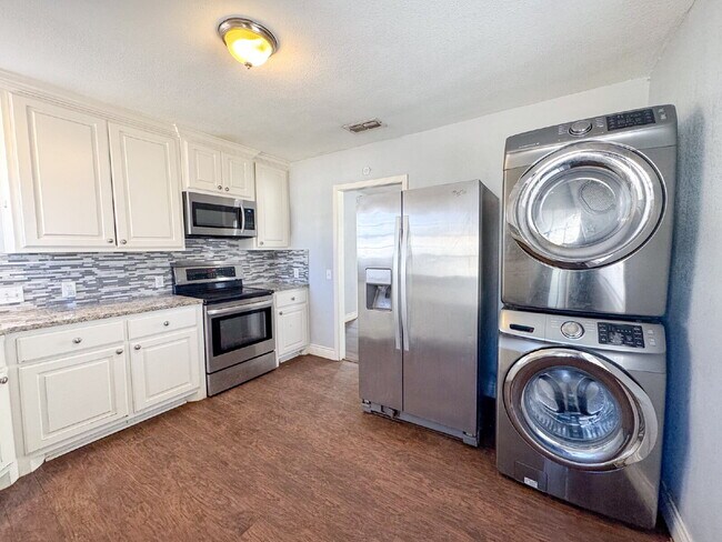 Foto del edificio - Updated 2-Bedroom Home!