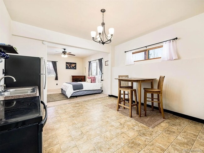 Building Photo - 237 Tschaikovsky Rd