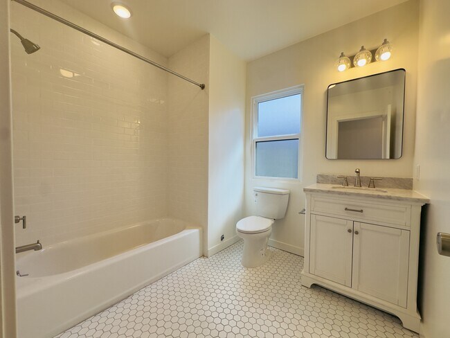 Building Photo - 1319 Cacique Street