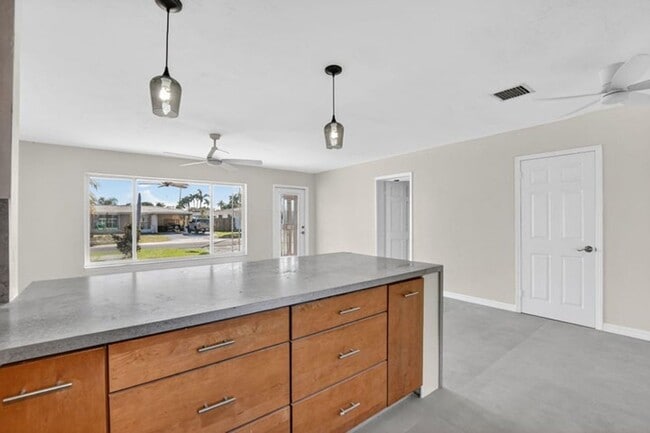 Photo - 467 NE 31st St House