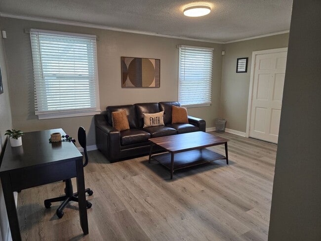 Building Photo - 912 Monticello Ave