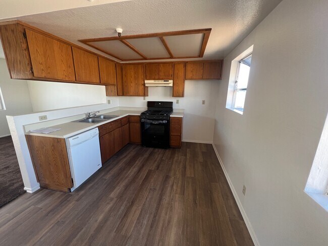 Building Photo - 13707 Cerise Ave