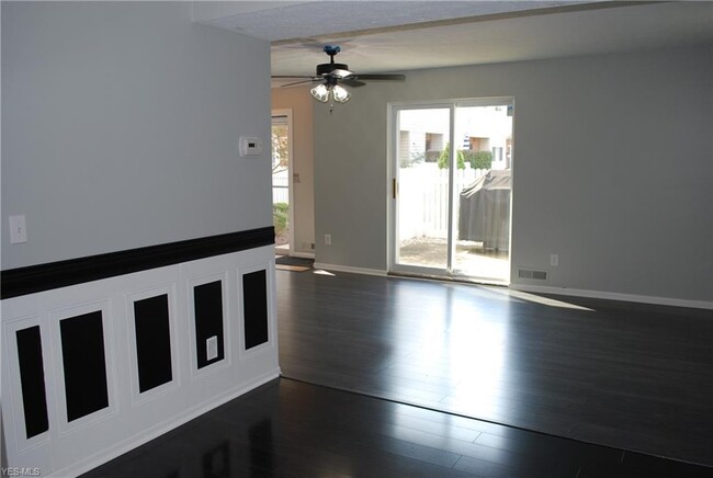 Building Photo - 4302 Hyde Park
