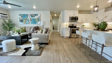 Whispering Oak Apartments Photo