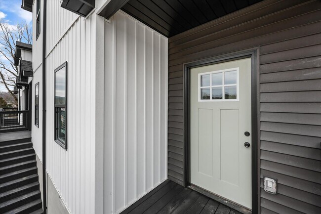Building Photo - 8302 Lobelia Ln