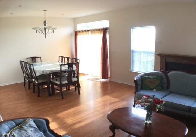 Foto del edificio - 1009 Shadowlawn Dr