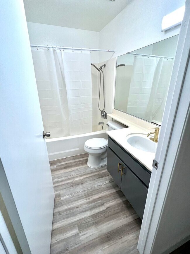 Foto del edificio - JUST LISTED!!AMAZING 2 BEDROOM CONDO!! PRI...