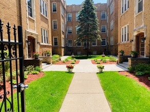 Building Photo - 734 Reba Pl