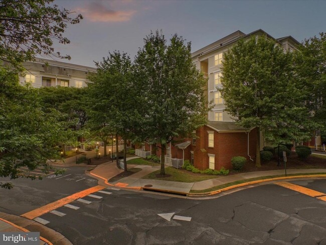 Building Photo - 1645 International Dr