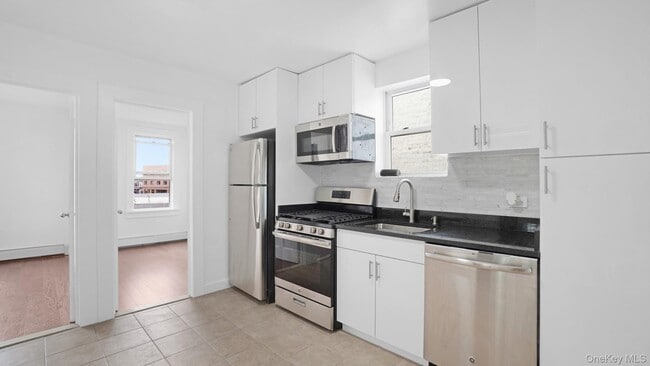 Foto del edificio - 57-22 63rd St