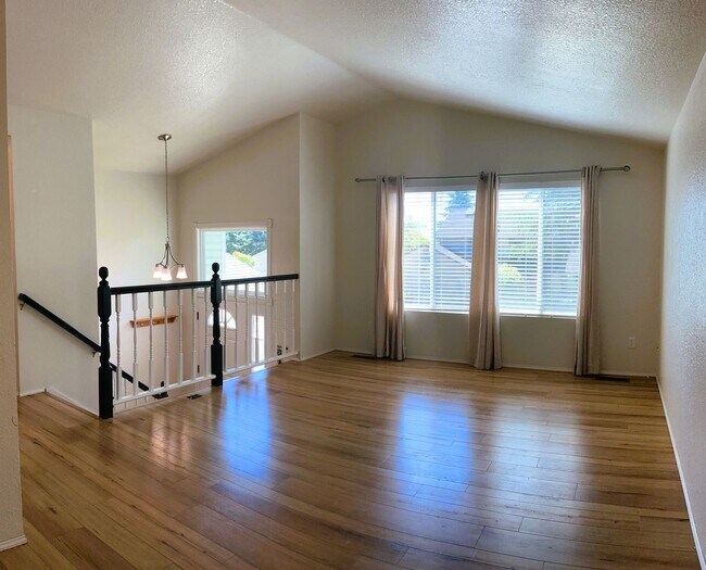 Foto del edificio - SILVERDALE - 4BED 3 BATH HOME HEART OF SILVERDALE