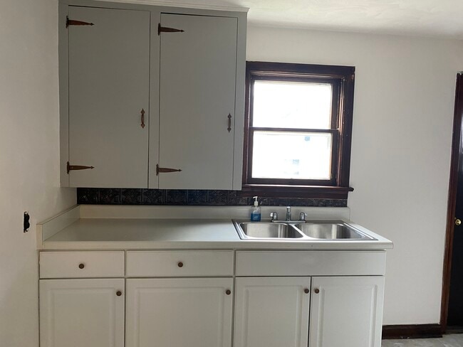 Building Photo - 139 Kelso Dr E