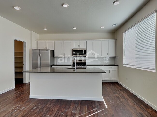 Building Photo - 11677 Logans Rdg Dr