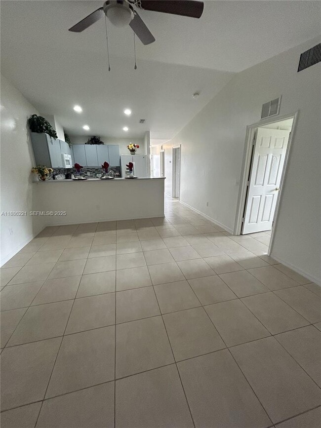 Building Photo - 2422 Vernon Ave S