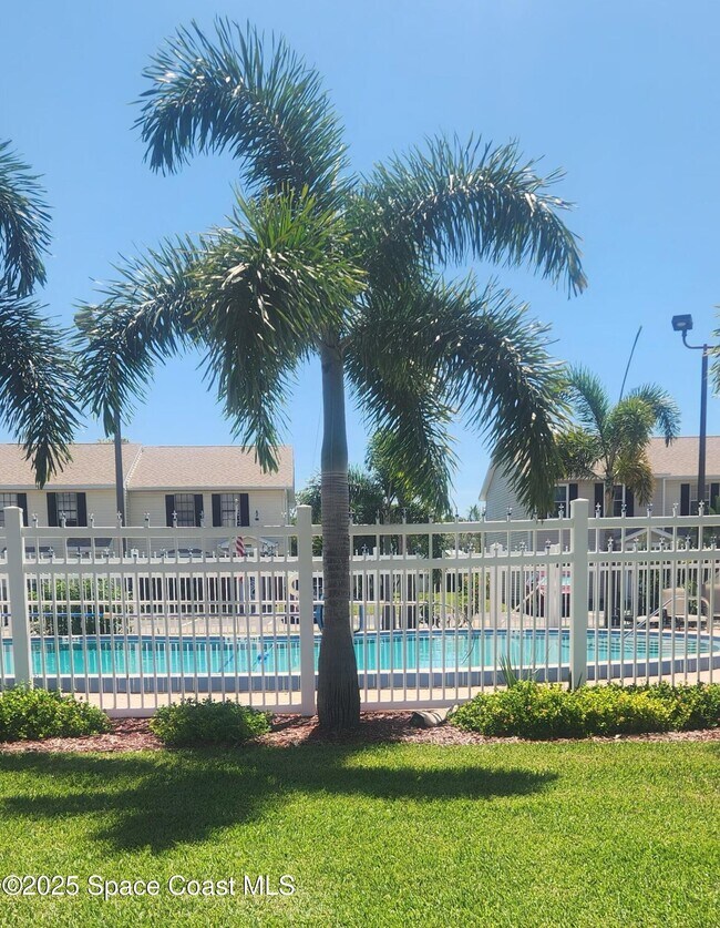 Foto del edificio - 2014 Manor Dr NE