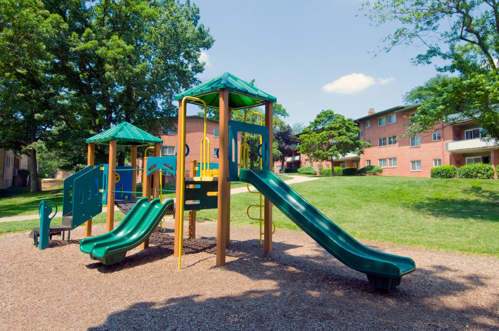 Lynbrook at Mark Center Apartment Homes Rentals Alexandria, VA