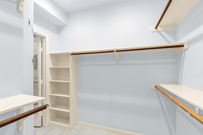 Building Photo - 2330 Summit Way Ct
