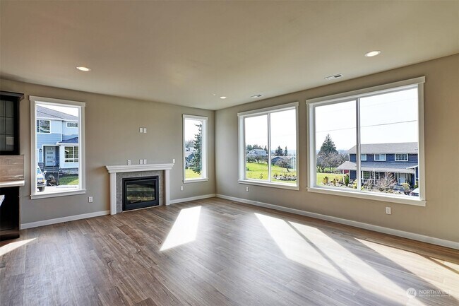Building Photo - 7622 9th St SE