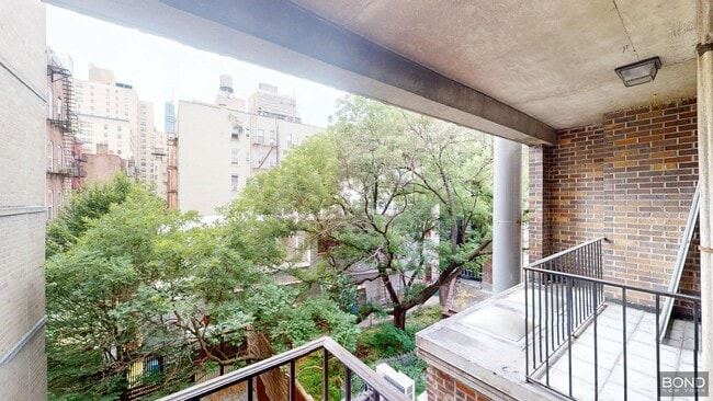 Building Photo - 513 Second Avenue