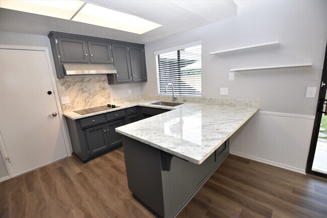 Foto del edificio - 67-67 Payne River Cir