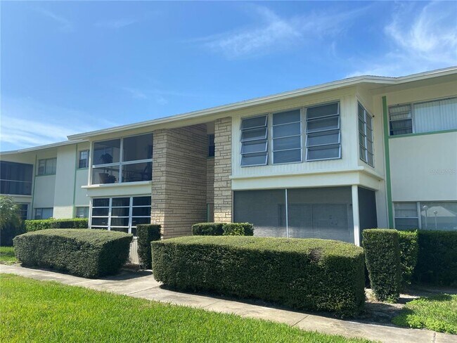 Foto del edificio - 8303 Bardmoor Blvd