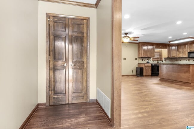 Building Photo - 1524 Highland Dr