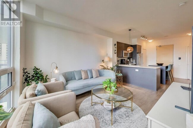 Photo du bâtiment - 30 Roehampton Ave