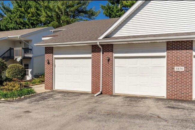 Foto del edificio - 5874 Beechwood Dr