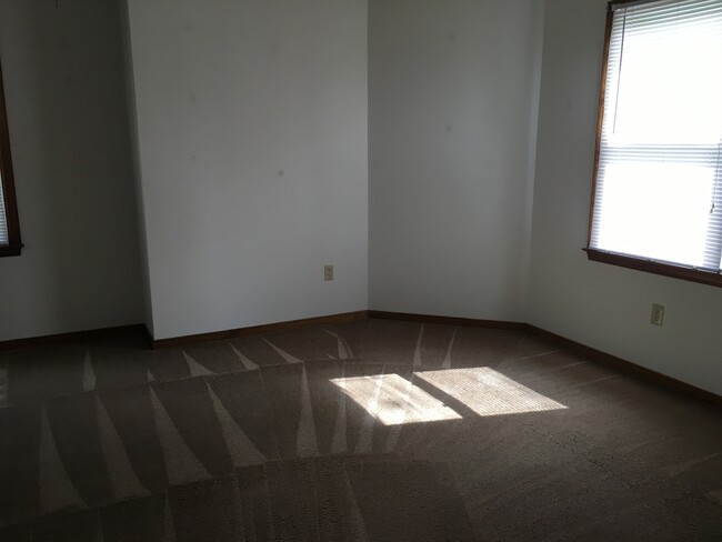 Building Photo - AVAILABLE NOW IN PRINCE GEORGE! >>>VIEW BY...
