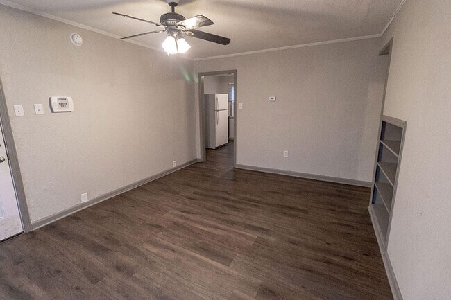 Building Photo - 210 Highview Ave