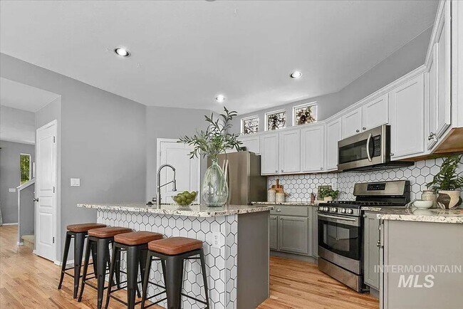 Foto del edificio - Charming 3 bedroom 2.5 bathroom in Desirable Area!